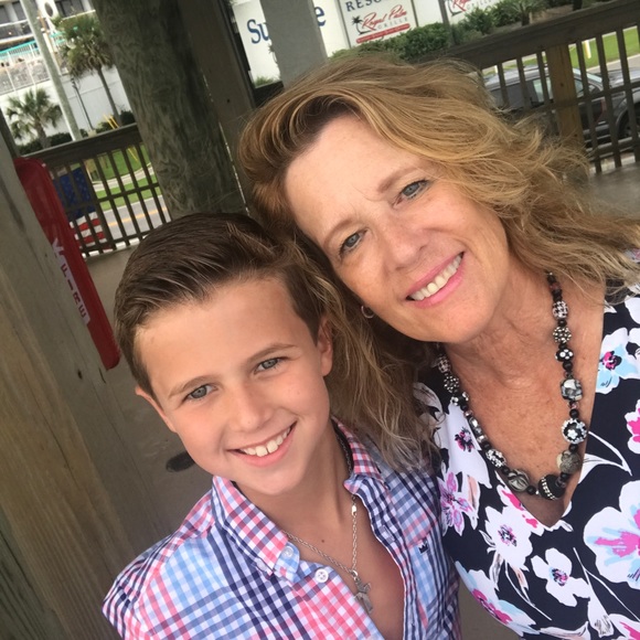 Meet your Posher, Lori - Picture 2 of 3